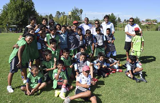 Más de 1.200 chicos disfrutaron de las escuelas de fútbol de verano